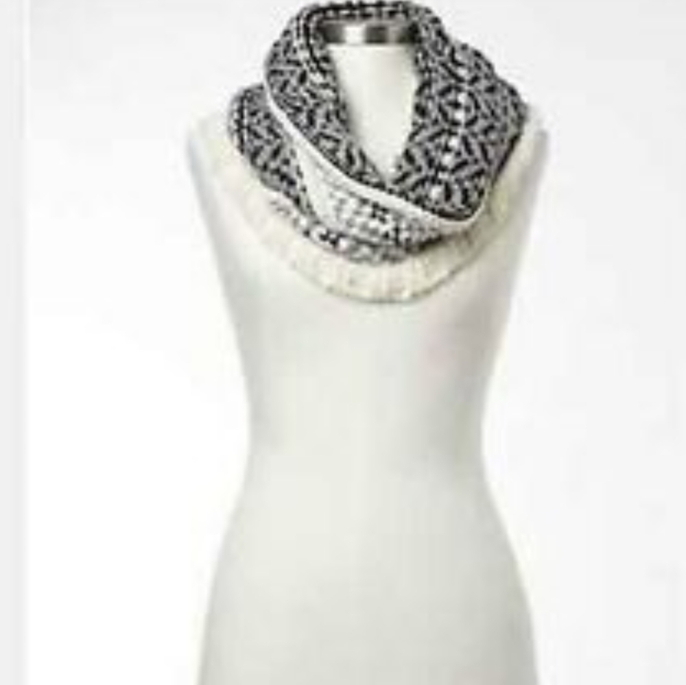 Gap Infinity Scarf - Picture 2 of 2